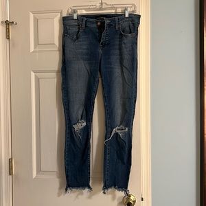 Lucky Brand Womens Ava Skinny Cutoff Jeans. Size 6/28. Excellent condition.